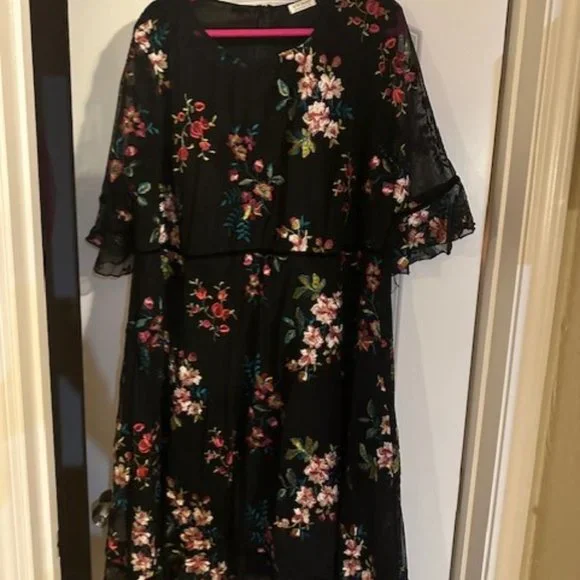 KIYONNA | Wildflower Embroidered Dress - Picture 2 of 4